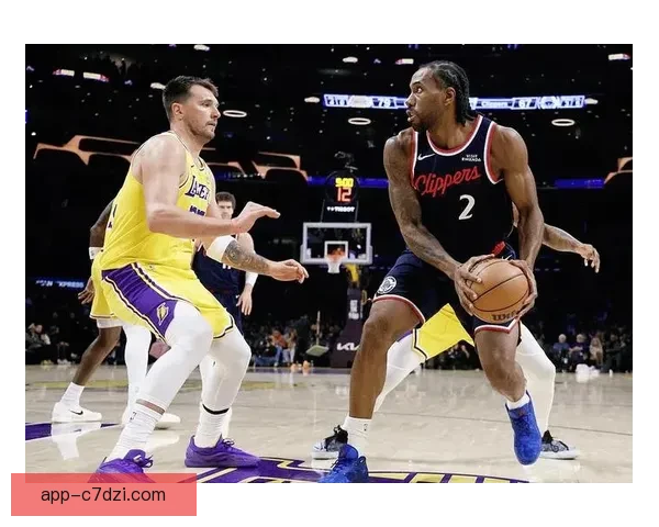 湖人险胜快船双星合砍六十七分